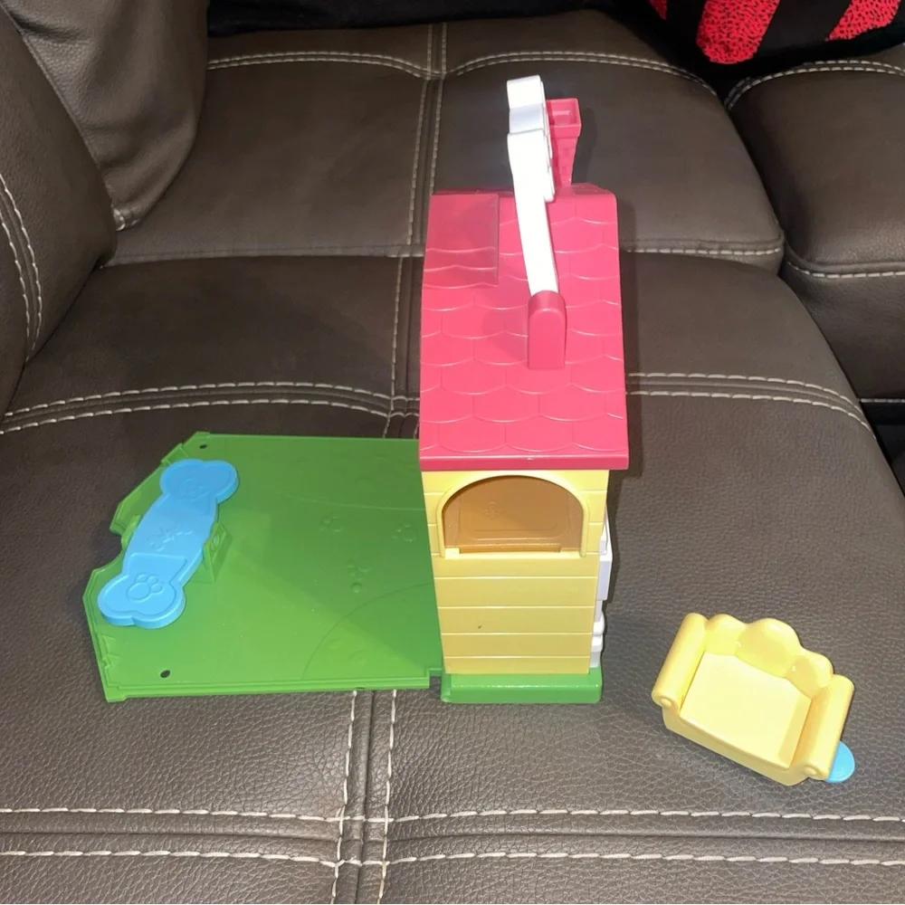 Disney just play, Playhouse, including couch.